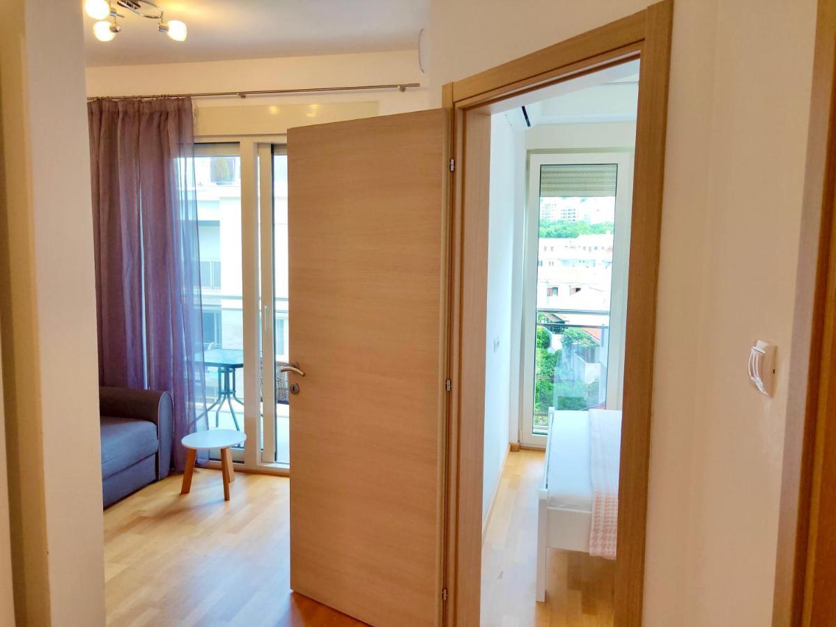 Apartment More!